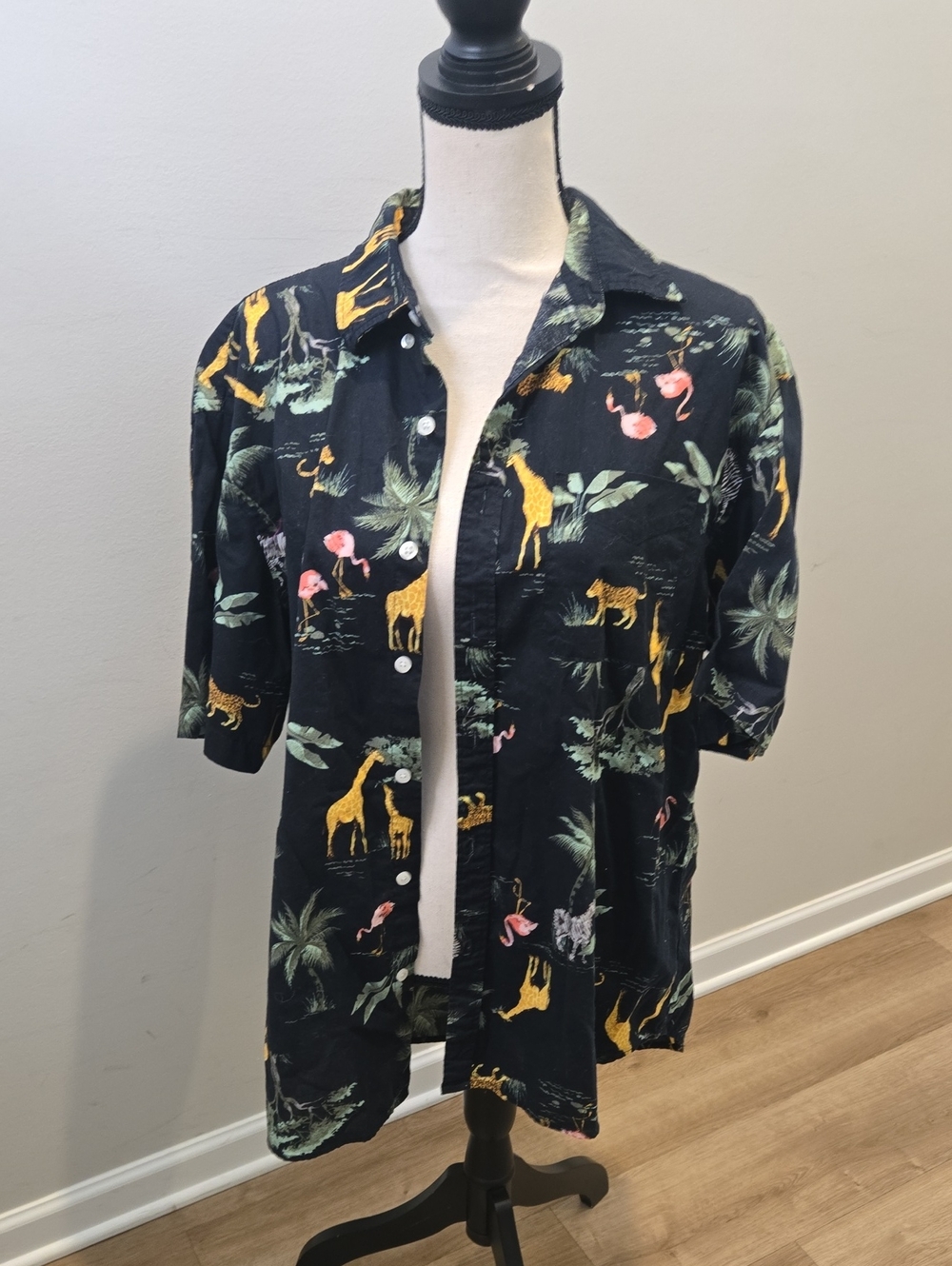 Old Navy Black Short-Sleeve Button-Down Shirt with Tropical Animal Print